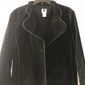 Gap velvet blazer can be worn two ways